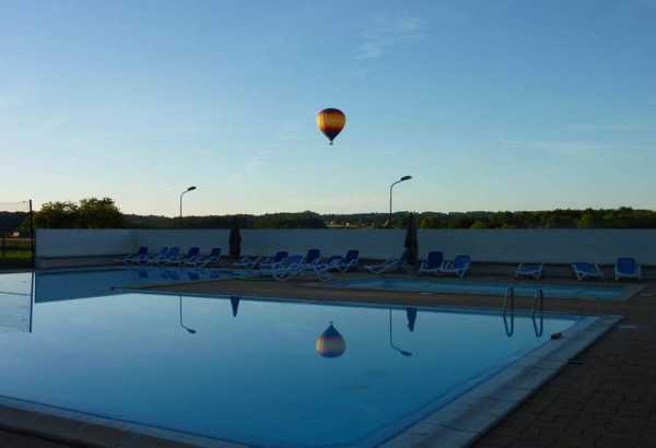 Vue piscine - Piscine à débordement