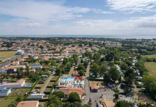 Vue aérienne - Une vue aérienne du camping