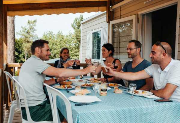 Sur la terrasse - Terrasse avec salon de jardin