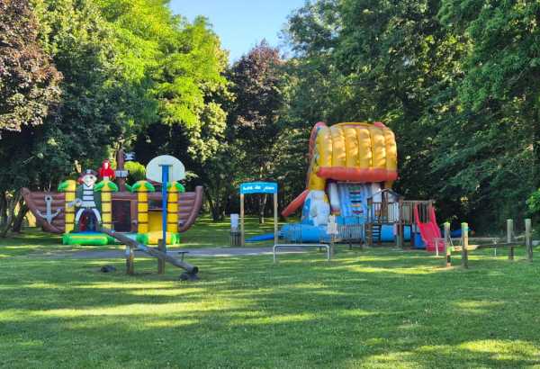 Structures gonflables - MOBIL-HOME XXL : Stacaravan 10 personen