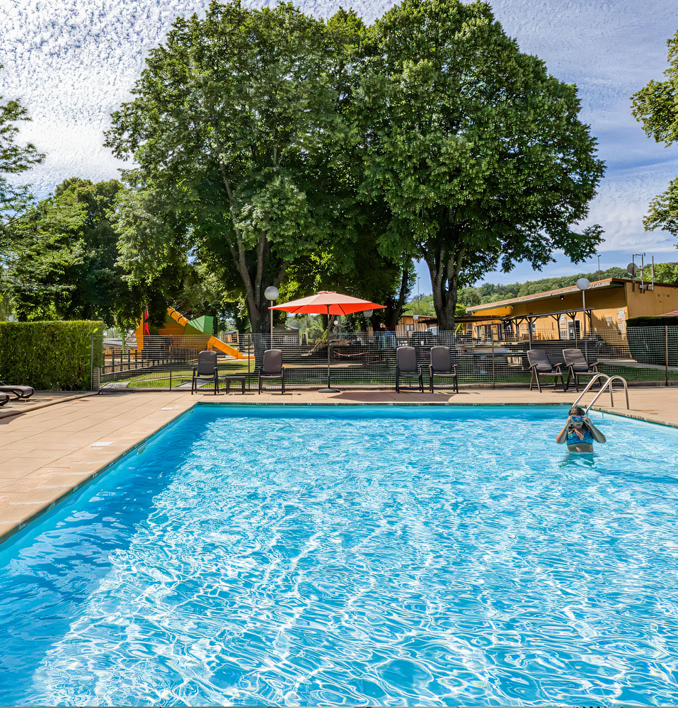 Camping Le Ranch des Volcans piscine