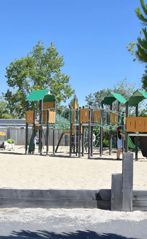 Camping le Domaine de Beaulieu aire de jeux