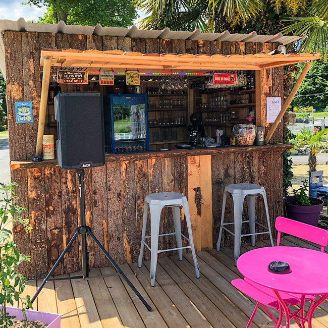 a lombre des tilleuls paillotte bar