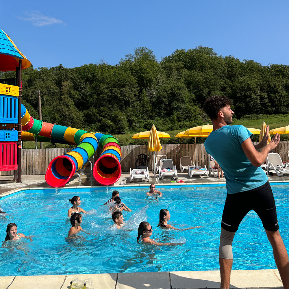 a lombre des tilleuls swimmingpool