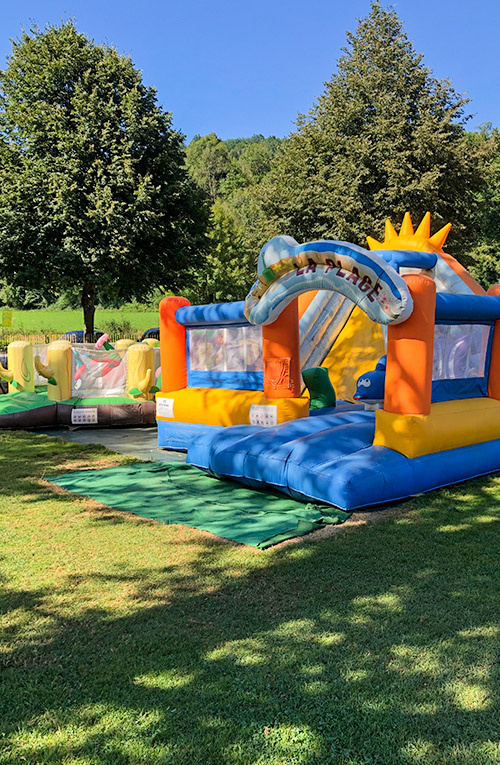 a lombre des tilleuls structures gonflables