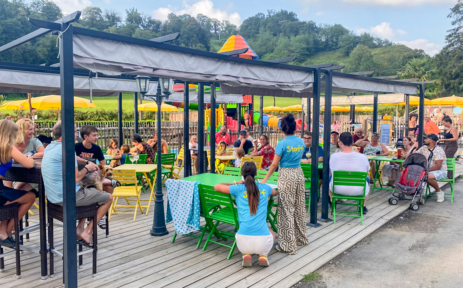 Terrasse Restaurant Snack Schatten der Linden